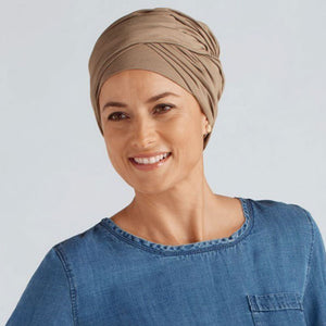darksand amoena daylily turban lifestyle view