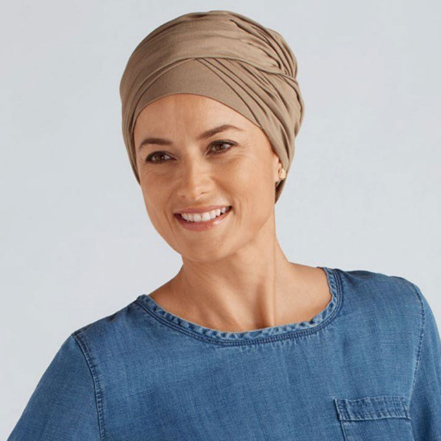 darksand amoena daylily turban lifestyle view