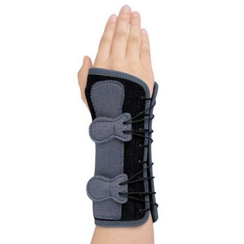 model wearing the orth active dynamic wrist stabilizer