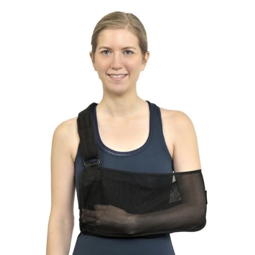 woman wearing the ortho active arm sling shoulder immobilizer