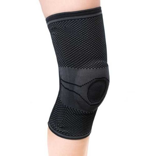 model wearing ortho activesportec patella compression knee support