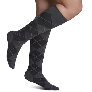 sigvaris-143-microfibre-shades-compression-sock-knee-high-15-20-mmhg-women-graphite-argyle-1-side-view