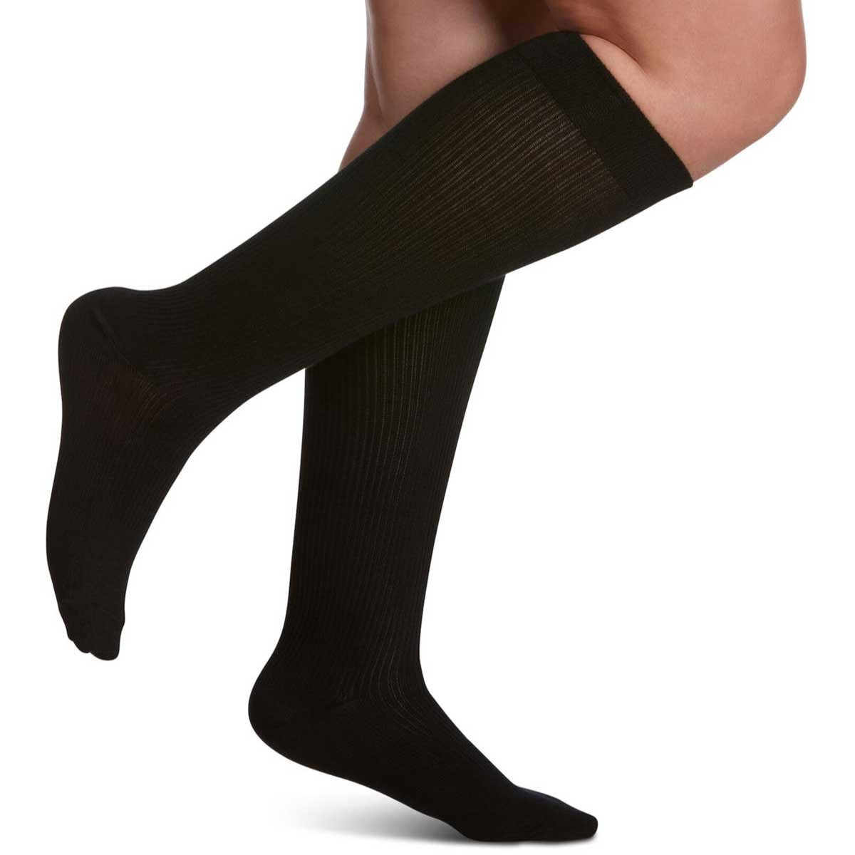 sigvaris-146-casual-cotton-knee-high-compression-sock-15-20-mmhg-women-black-1-side-view