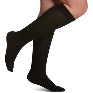 sigvaris-146-casual-cotton-knee-high-compression-sock-15-20-mmhg-women-black-1-side-view