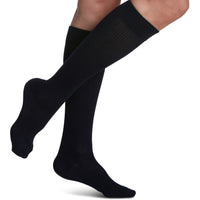 sigvaris-146-casual-cotton-knee-high-compression-sock-15-20-mmhg-women-navy-1-side-view
