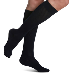 sigvaris-146-casual-cotton-knee-high-compression-sock-15-20-mmhg-women-navy-1-side-view