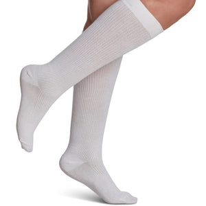 sigvaris-146-casual-cotton-knee-high-compression-sock-15-20-mmhg-women-white-1-side-view