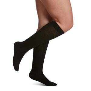 sigvaris-146t/186t-traveno-knee-high-compression-sock-women-closed-toe-black-1-side