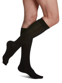 sigvaris-151-sea-island-cotton-compression-sock-15-20-mmhg-knee-high-black-women-1-front