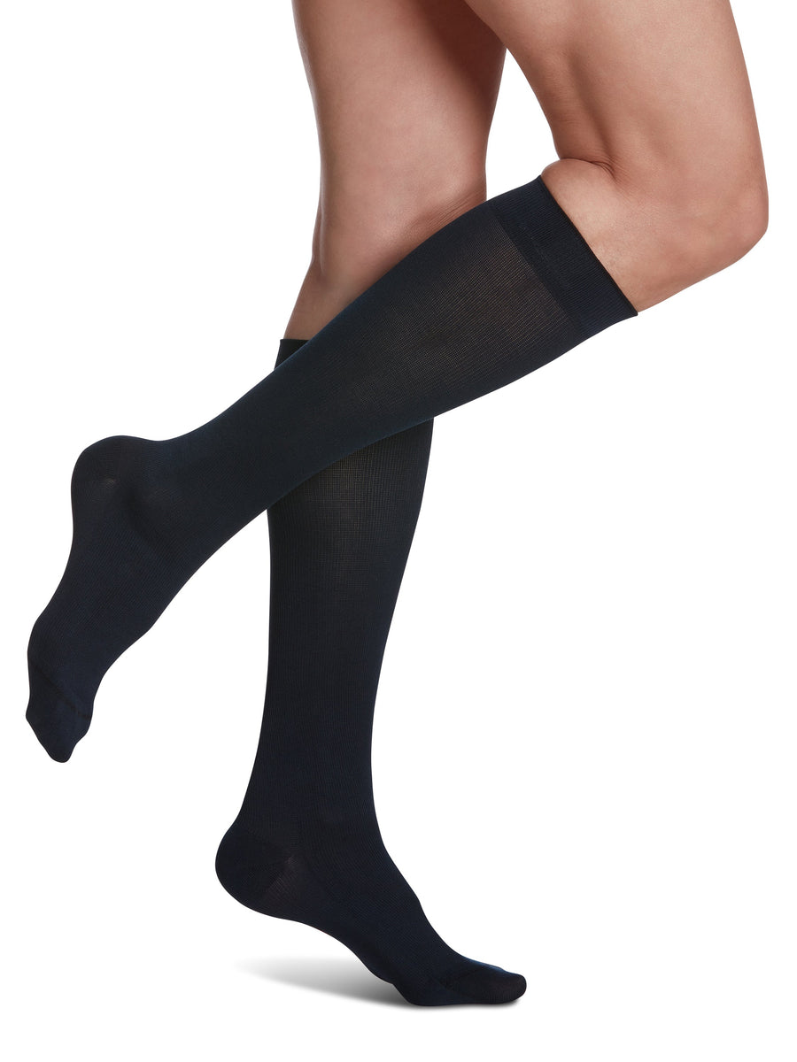 sigvaris-151-sea-island-cotton-compression-sock-15-20-mmhg-knee-high-navy-women-1-front