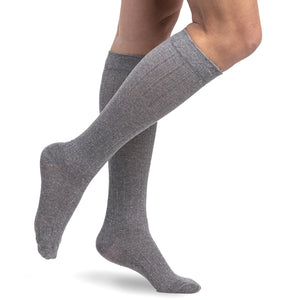 sigvaris-252-linen-compression-sock-20-30-mmhg-women-light-grey-1-side-view
