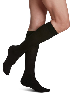 sigvaris-362-cushioned-cotton-compression-sock-knee-high-20-30-mmhg-women-black-1-side-view