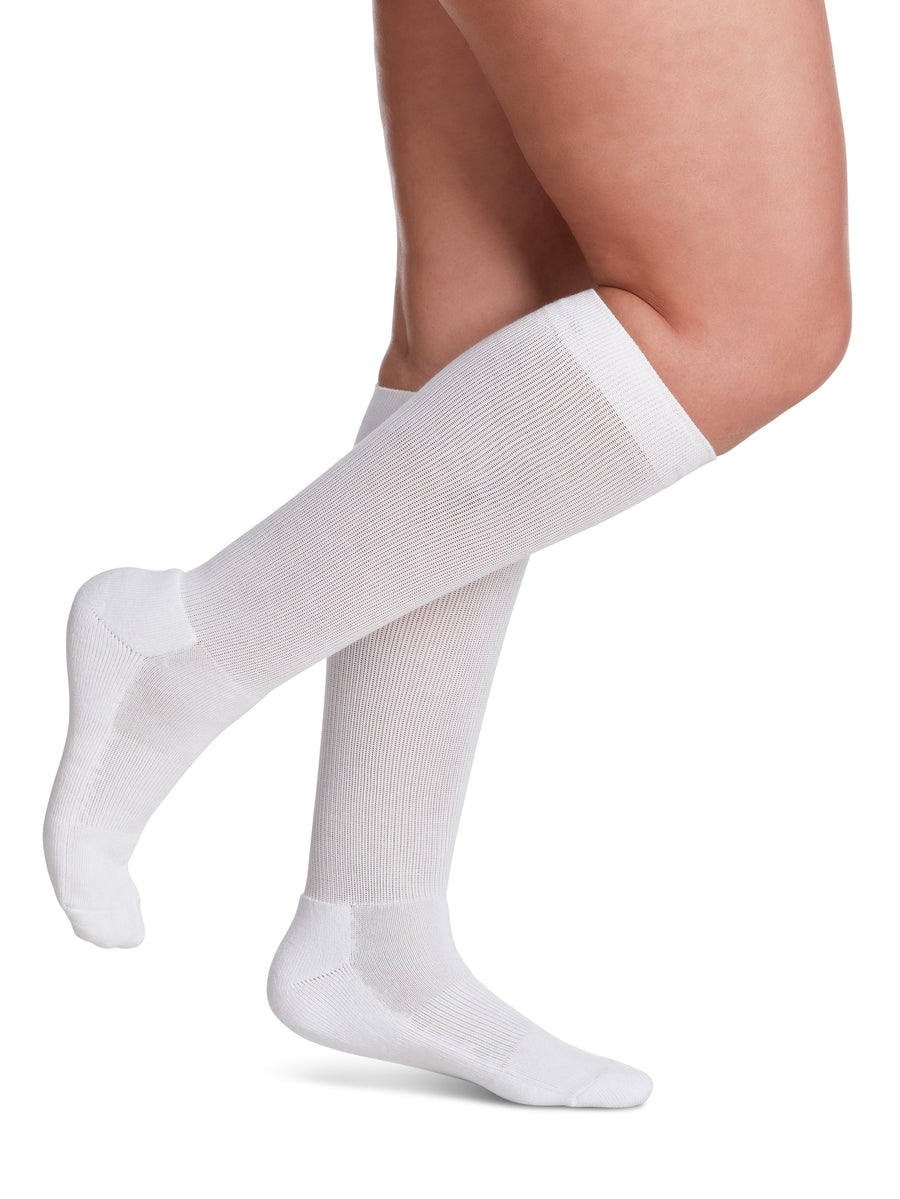 sigvaris-362-cushioned-cotton-compression-sock-knee-high-20-30-mmhg-women-white-1-side-view