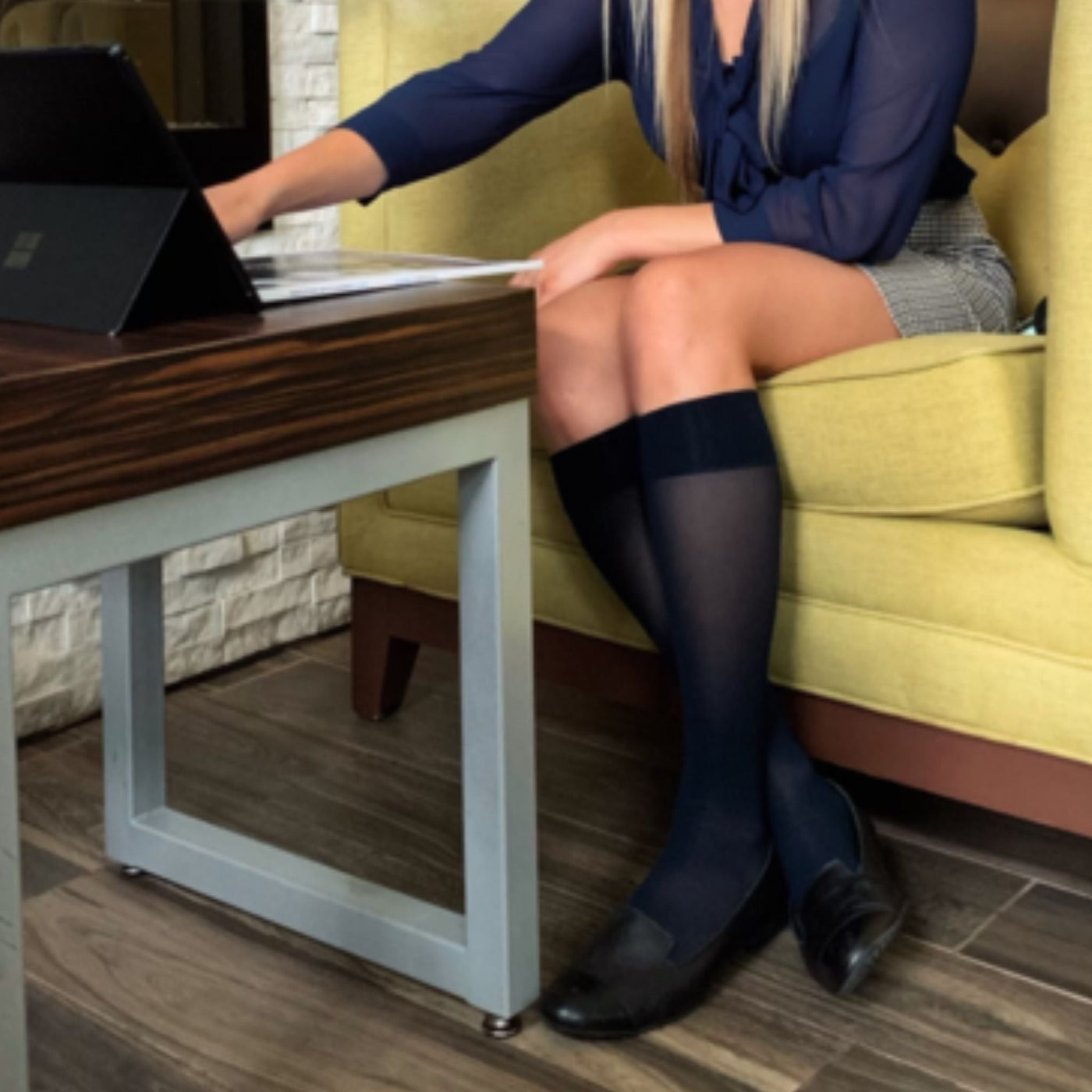 sigvaris-780-sheer-knee-high-compression-sock-women-black-1-lifestyle