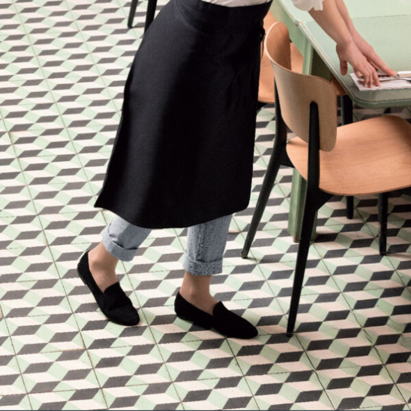 waitress wearing sigvaris café knee high compression socks