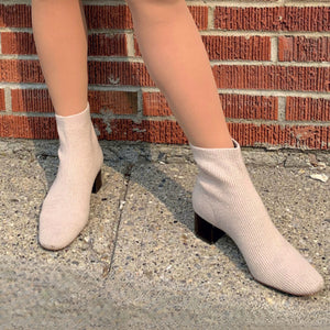 sigvaris-780-sheer-knee-high-compression-sock-women-honey-1-lifestyle