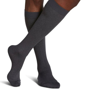 sigvaris-832-microfibre-patterns-compression-sock-knee-high-20-30-mmhg-men-graphite-heather-1-front-view