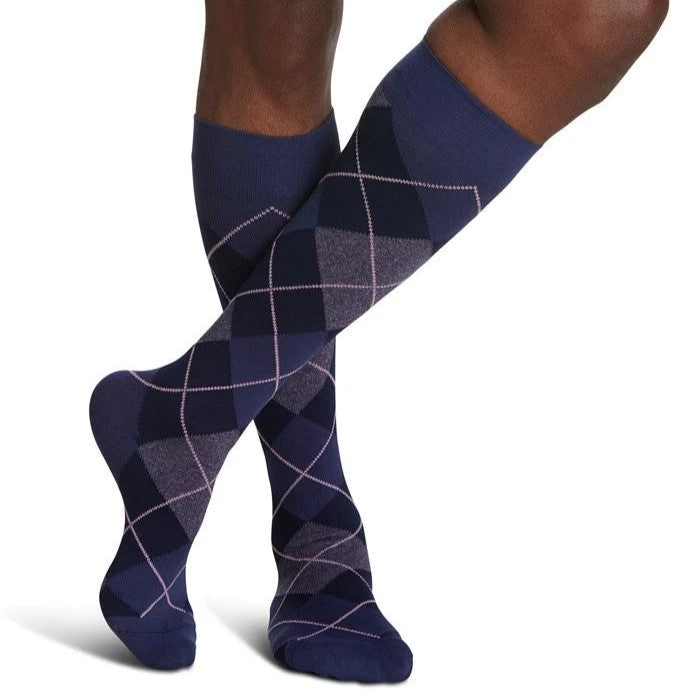 sigvaris-832-microfibre-patterns-compression-sock-knee-high-20-30-mmhg-men-purple-argyle-1-front-view