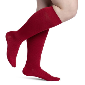 sigvaris-832-microfibre-patterns-compression-sock-knee-high-20-30-mmhg-women-cranberry-chevron-1-side-view