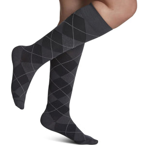 sigvaris-832-microfibre-patterns-compression-sock-knee-high-20-30-mmhg-women-graphite-argyle-1-side-view