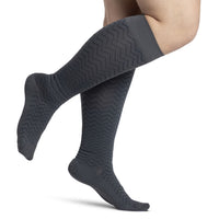 sigvaris-832-microfibre-patterns-compression-sock-knee-high-20-30-mmhg-women-graphite-chevron-1-side-view